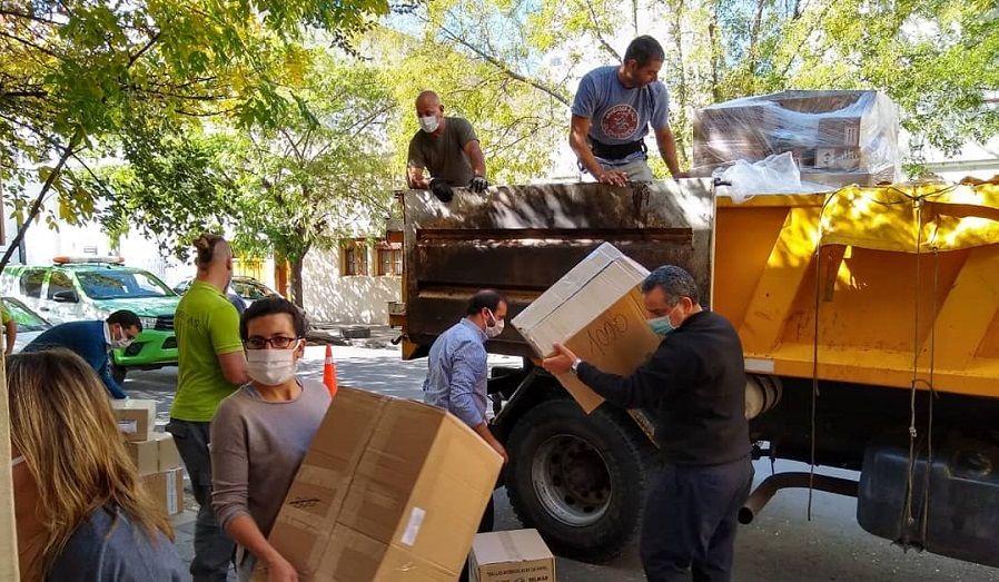 La Provincia entregó insumos de protección para garantizar la atención en los centros de salud municipales frente al COVID-19