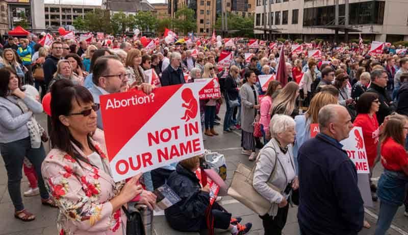 Gran Bretaña mantiene la imposición del aborto a Irlanda del Norte a pesar de las protestas