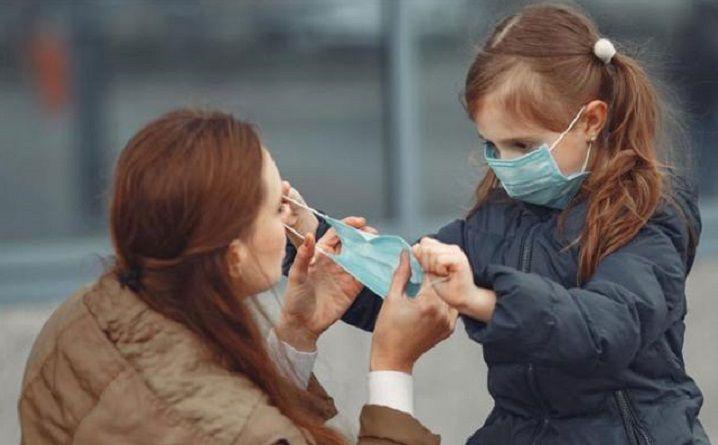 Los niños pueden propagar el COVID-19 tanto como mayores y adultos