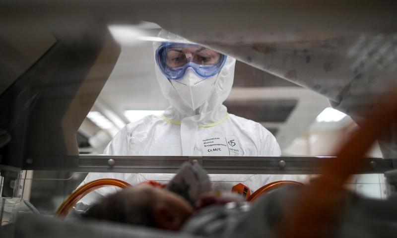 Bebé prematuro sobrevive a coronavirus