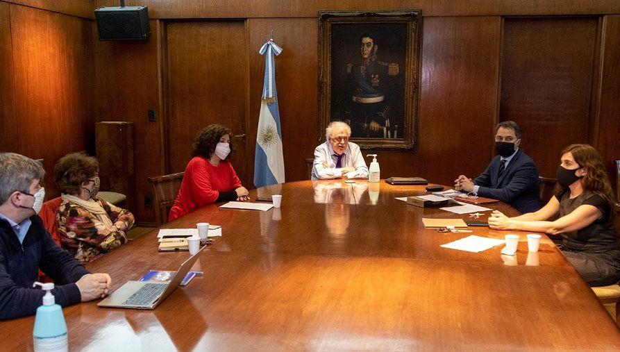 González García presidió la primera reunión de la Comisión Nacional de Inmunizaciones