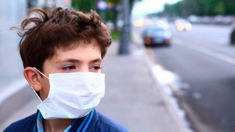 La OMS recomendó el uso de tapabocas en niños a partir de los 12 años