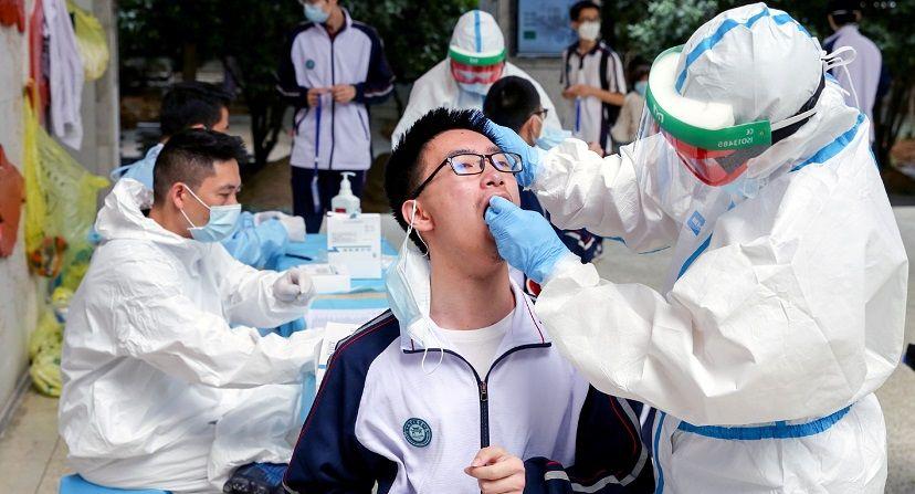 Un hongkonés es el primer caso de reinfección documentado en el mundo