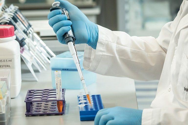 La Universidad de Oxford reanudó sus ensayos clínicos de la vacuna contra la COVID-19