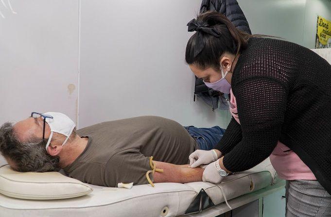 Análisis de sangre predice el mayor riesgo de muerte en pacientes con COVID-19