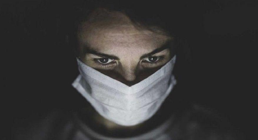 Cómo se construyen los pensamientos que alimentan las teorías conspirativas