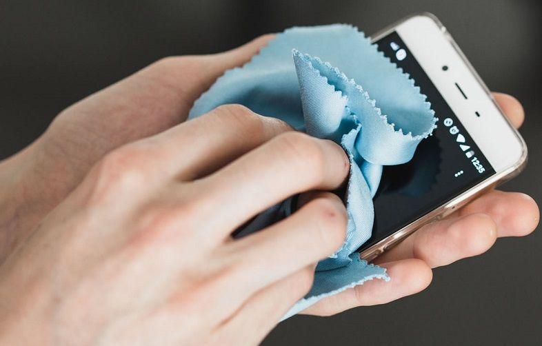 Según un estudio el coronavirus puede durar 28 días en cristal y monedas