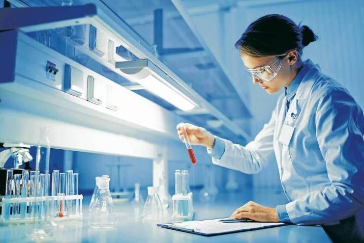 Johnson & Johnson detuvo las pruebas de su vacuna por enfermedad de un participante