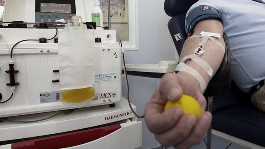El plasma de convalecientes en adultos transforma el coronavirus en ´un mal catarro´