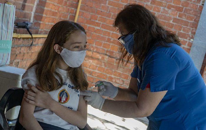 Más de 1.500 niños en edad escolar pasaron por la campaña de vacunación de San Isidro