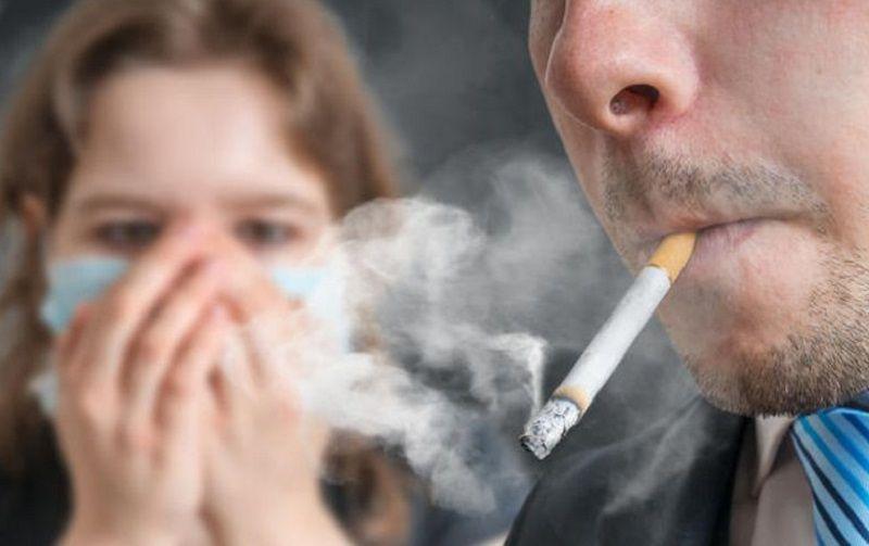 La exposición directa al humo del cigarrillo aumenta la cantidad de células infectadas con coronavirus