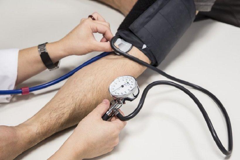 La diferencia en la presión arterial entre los brazos está relacionada con CV, ACV y muerte