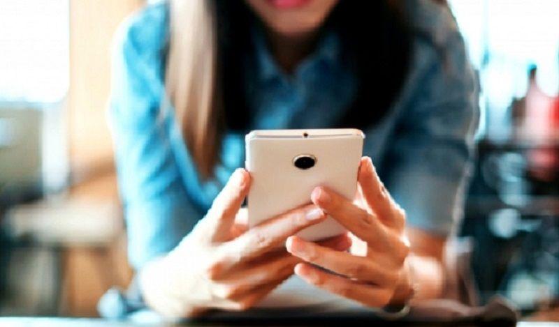 Provincia: Habilitan una línea de chat para acompañar y prevenir el consumo problemático