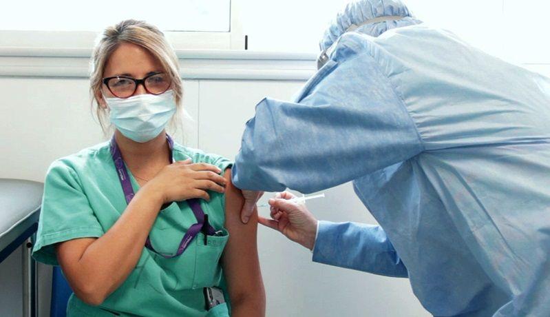 Vacuna contra la COVID-19: origen, desarrollo y por qué es vital que sea colectiva