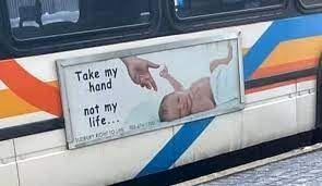 Canadá: abortistas piden quitar anuncio provida de bus por considerarlo “ofensivo”
