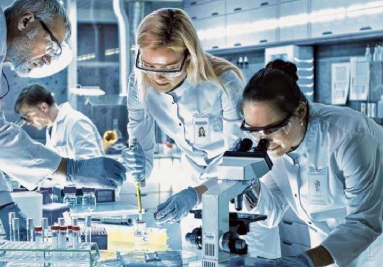 Los anticuerpos de las vacunas de Pfizer y Moderna fueron menos efectivos ante variante de Sudáfrica
