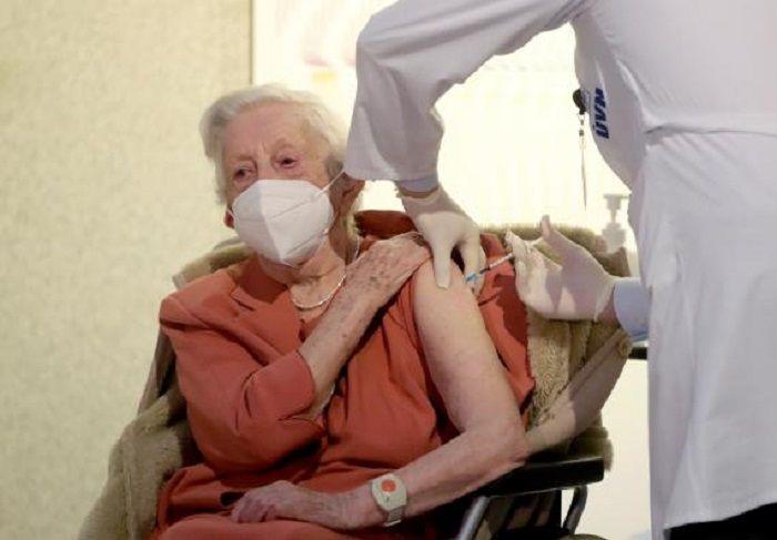 Afirman que la vacunación en personas mayores es altamente recomendable