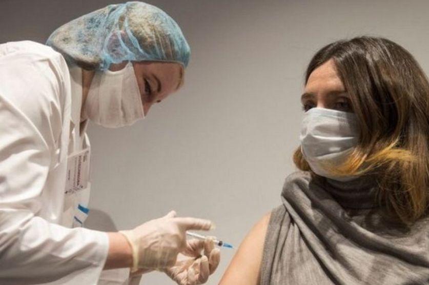 ¿Hasta dónde llega el nivel de protección con una sola dosis de la vacuna?