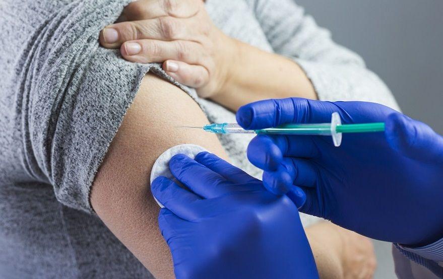 Argentina: menos del 0,2% de las personas vacunadas contrajeron COVID-19