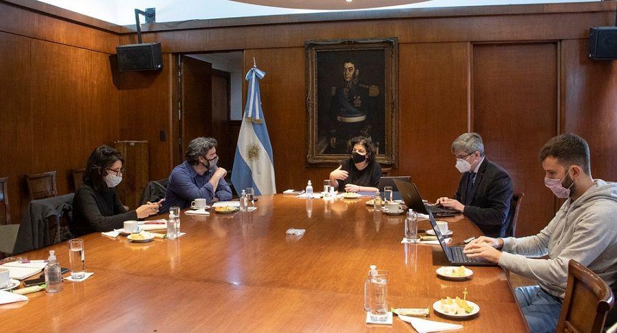 Vizzotti afirmó que se detuvo el crecimiento exponencial de casos pero sigue en tensión el sistema de salud