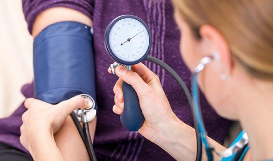 Hipertensión: factor de riesgo cardiovascular que puede agravar los casos de COVID-19