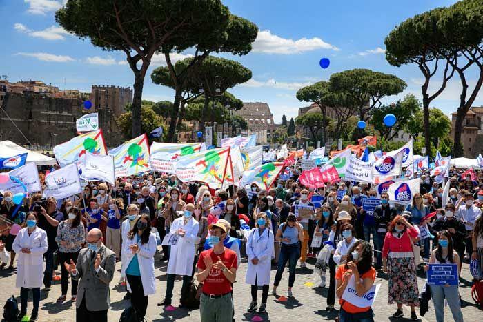 Roma: ¡Gran éxito de la X Marcha por la Vida: objetivo, derogar la ley 194!