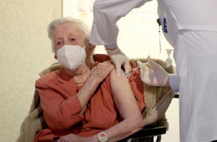 Provincia: Desde el 5/6 vacunarán sin turno la primera dosis a mayores de 70