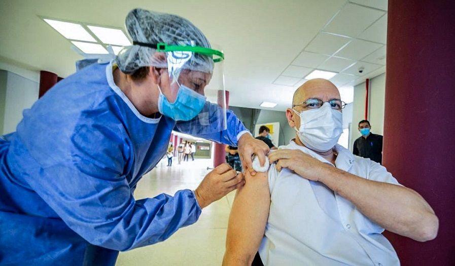 Resultados preliminares muestran que una dosis de Sputnik V o de AstraZeneca disminuye la mortalidad entre un 70 y 80%