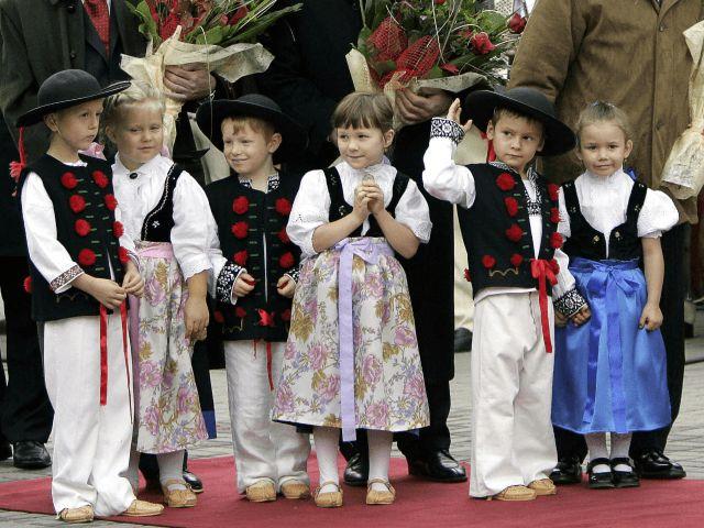Hungría protege la inocencia de los menores; los partidarios de LGBT quieren la revancha