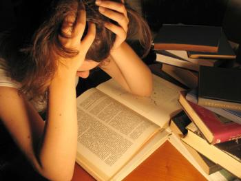 Muere por estudiar demasiado