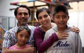 Por la nueva ley trans, España eliminó las palabras ¨padre¨ y ¨madre¨...