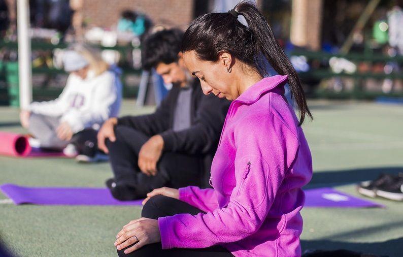 San Isidro: Clases de yoga en los campos de deportes municipales
