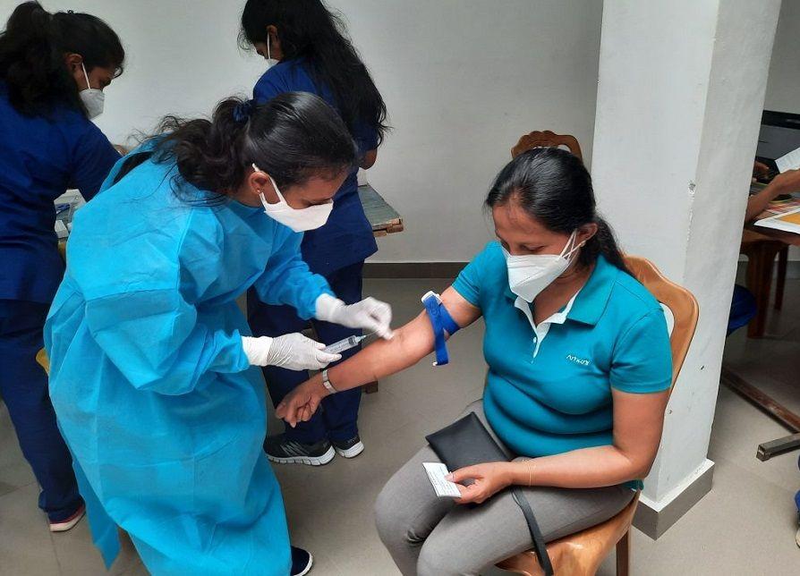 El 95% de las personas vacunadas con Sinopharm desarrolló anticuerpos