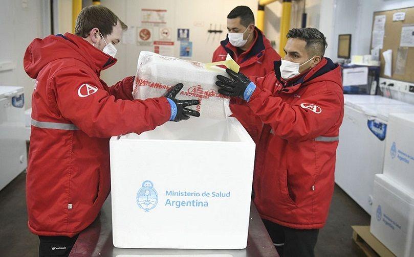 Cómo es la distribución de la vacuna Moderna para adolescentes de entre 12 y 17 años