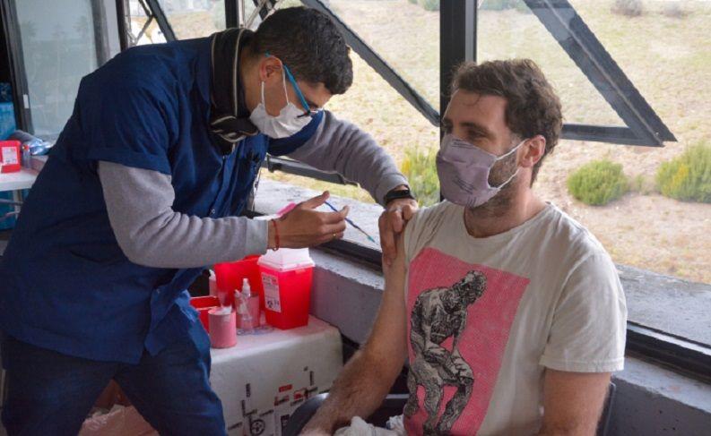 Estudio bonaerense demostró alta seguridad en combinación de vacunas