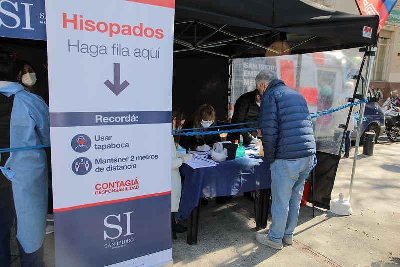 San Isidro: Hisopados, vacunación antigripal y test de anticuerpos en vía pública