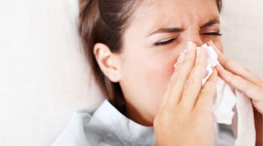 Rinitis alérgica: cómo diferenciarla de la COVID-19 cuando se acerca la primavera