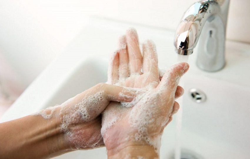 Durante cuánto tiempo e intensidad deben lavarse las manos para eliminar los gérmenes
