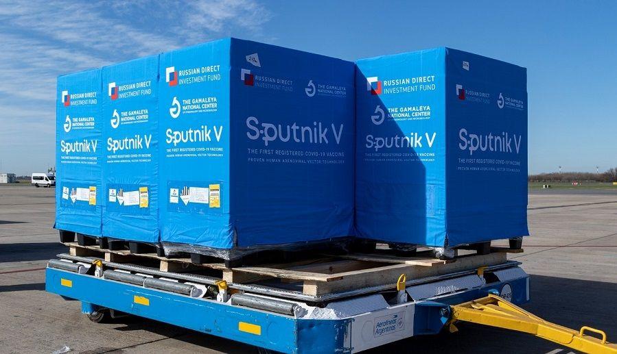 La ministra de Salud llegó de la Federación Rusa con 1,4 millones de dosis de vacuna Sputnik V