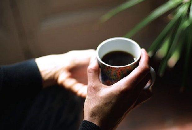 Tomar moderadamente café puede reducir el riesgo de cardiopatías e ictus