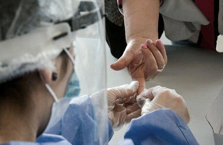 Anmat aprobó un test rápido que detecta anticuerpos en la fase temprana del SARS-COV-2