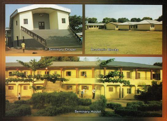 Hombres armados abren fuego en seminario católico y secuestran seminaristas