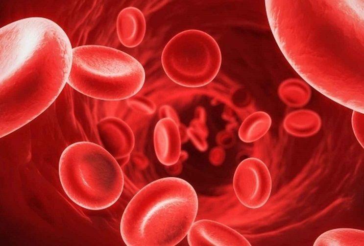 COVID-19: ¿Puede la vacuna causar raros casos de trombosis?