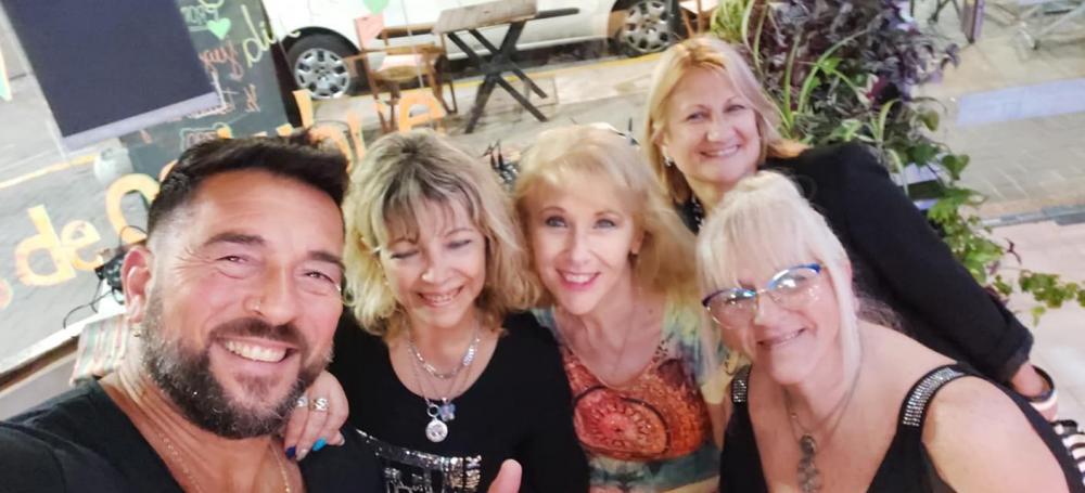 FOTOS SHOW GUSTAVO SANTILLAN EN ¨MANUS¨