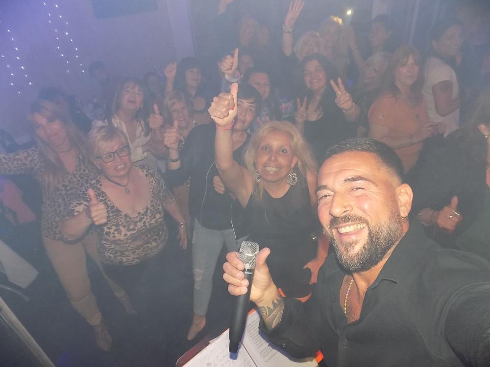 FOTOS SHOW GUSTAVO SANTILLAN EN ¨CAO BAR¨