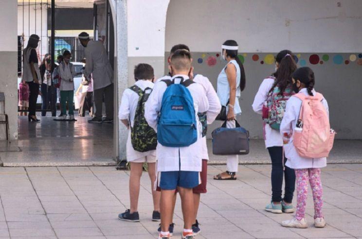 La Provincia de Buenos Aires habilita dejar de usar barbijos al aire libre en escuelas