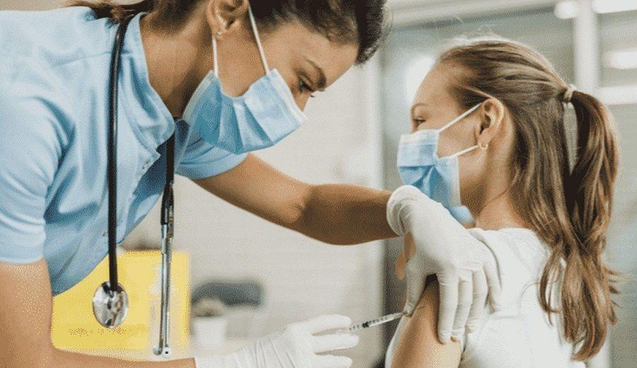 Las vacunas aplicadas en niños y adolescentes tienen un perfil ¨adecuado¨