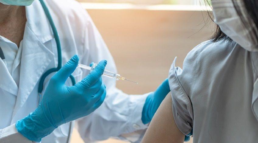 En diciembre se acelerará la campaña de inmunización y se implementará un pase sanitario