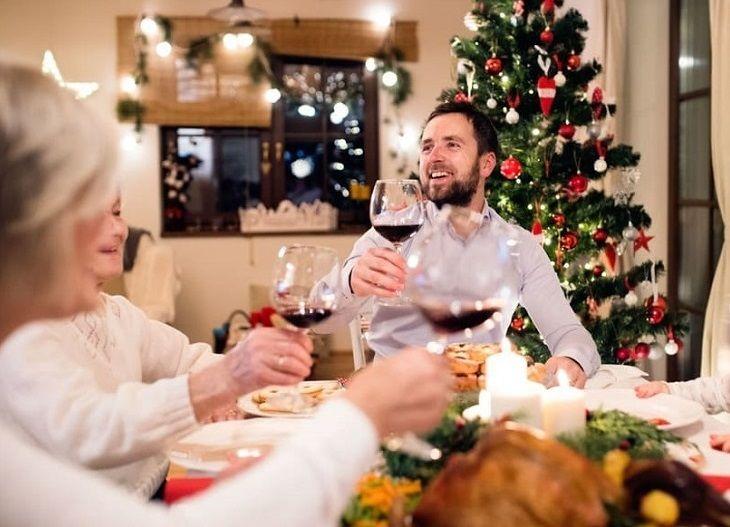 Atracones, acidez estomacal y resaca: cómo evitar los malestares en las fiestas