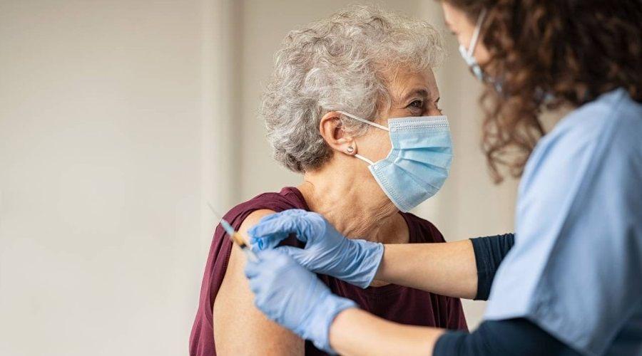 Habrá tercera dosis libre para mayores de 60, trabajadores de la salud e inmunodeprimidos en Buenos Aires